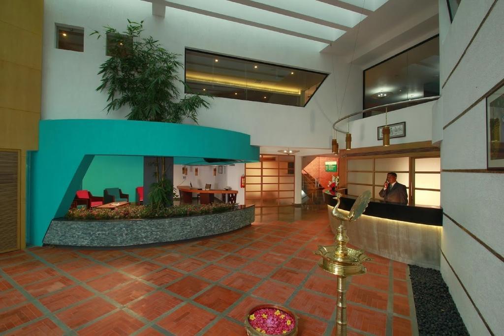Mayura Inn Hotel Thrissur Exterior photo
